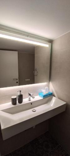 Artemis Plaza Suites