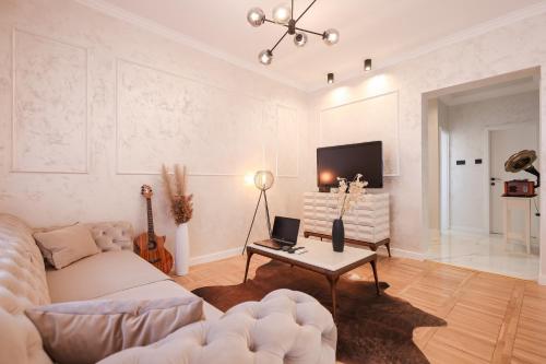 Oscar & Leo Apartments