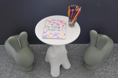 a table with a happy birthday sign and two chairs at The Window in Bellinzona