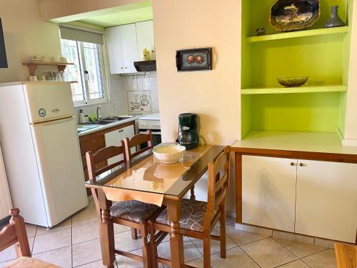 Η κουζίνα ή μικρή κουζίνα στο my Green Villa