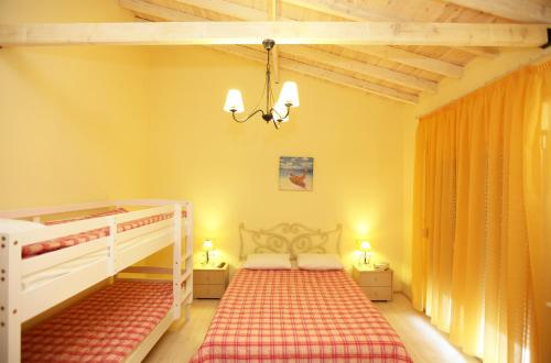 A bed or beds in a room at Suites Pierion Musses