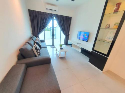 TV a/nebo společenská místnost v ubytování JOVIAL Modern Cozy Homestay `Meritus Perai