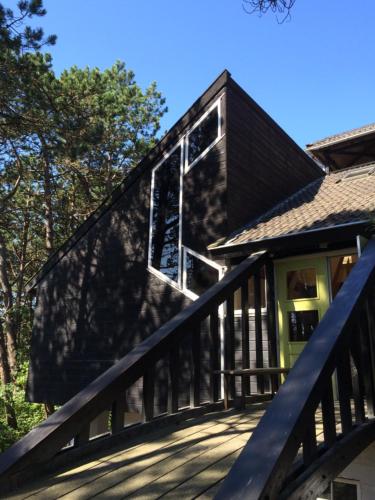 a house on a deck with a window at De Folks in Hoorn