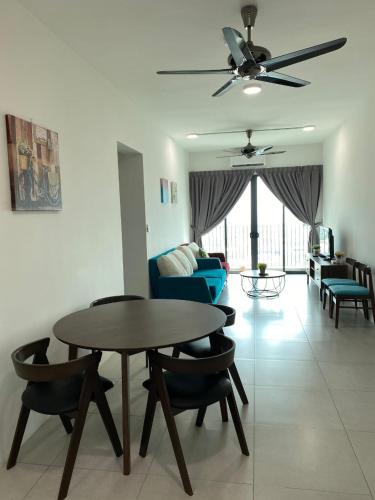 Posezení v ubytování JOVIAL Modern Cozy Homestay `Meritus Perai