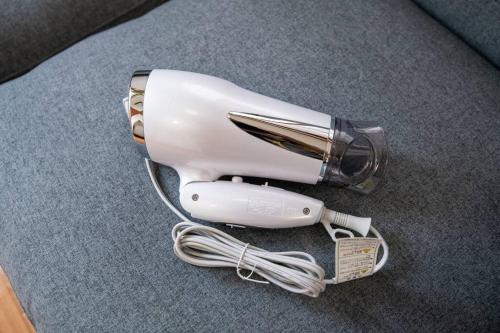 a white hair dryer sitting on the floor at Rea東向島4丁目 in Tokyo