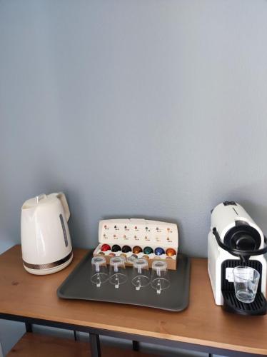 a coffee maker and a toaster on a table at 2 Appartements au Centre d'EVRY proches de PARIS in Evry-Courcouronnes