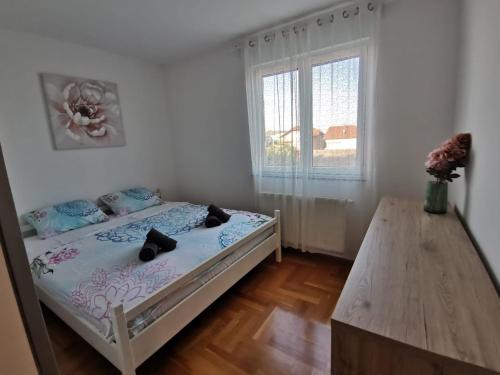 Ένα ή περισσότερα κρεβάτια σε δωμάτιο στο Apartman Croata