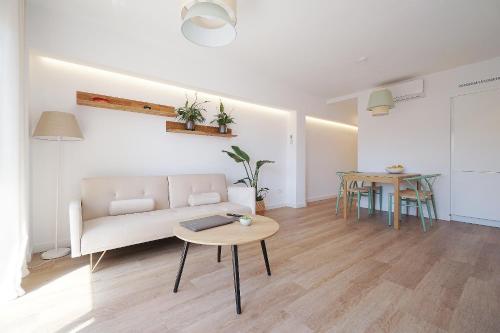 a living room with a couch and a table at Porto Comfort in Porto Cristo