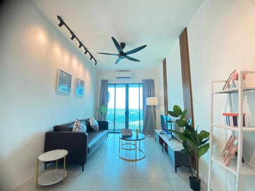 Posezení v ubytování JOVIAL Modern Cozy Homestay `Meritus Perai