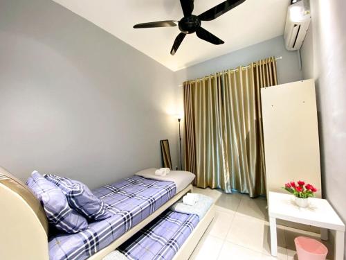 Postel nebo postele na pokoji v ubytování JOVIAL Modern Cozy Homestay `Meritus Perai