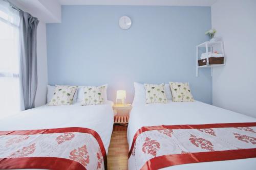 Cama ou camas em um quarto em HOTEL AARON通天西