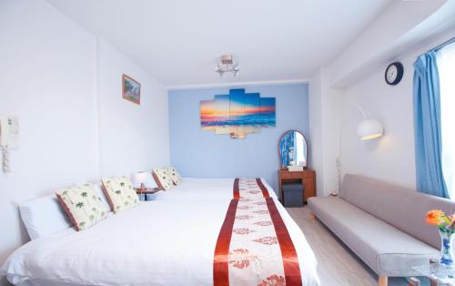 Postel nebo postele na pokoji v ubytování HOTEL AARON通天西
