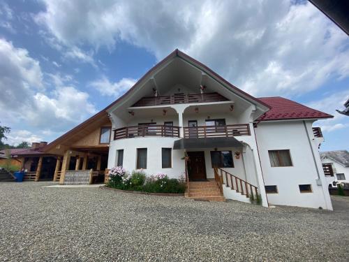 a white house with a red roof at Popas in Breb in Breb