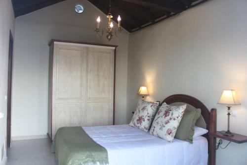 Säng eller sängar i ett rum på Casa Los Bernales
