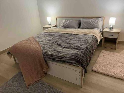 Postel nebo postele na pokoji v ubytování Spacious apartment in yas island