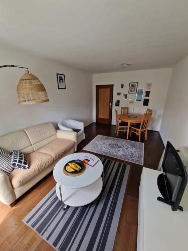 Televisyen dan/atau pusat hiburan di Vienna Schloss Schönbrunn 6 Appartment