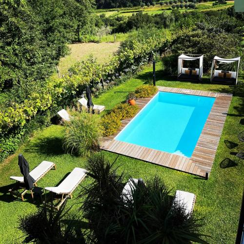 an overhead view of a swimming pool in a yard at Villa D’Aurora Country Suites in Ponte de Lima