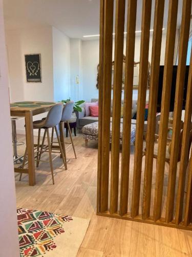 a living room with a table and chairs and a living room at Apartamento Elvira in Granada