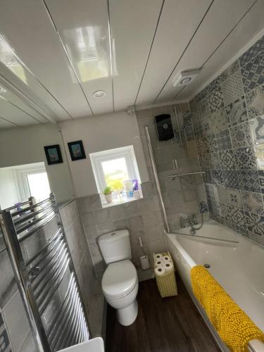 Ένα μπάνιο στο Caretaker’s Cottage