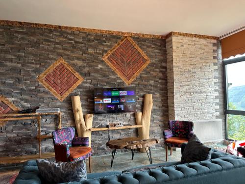 TV a/nebo společenská místnost v ubytování Organic village bungalow