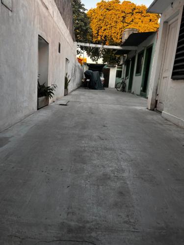 un vicolo vuoto in un edificio alberato di Monoambiente D en Ctes Cap a Corrientes