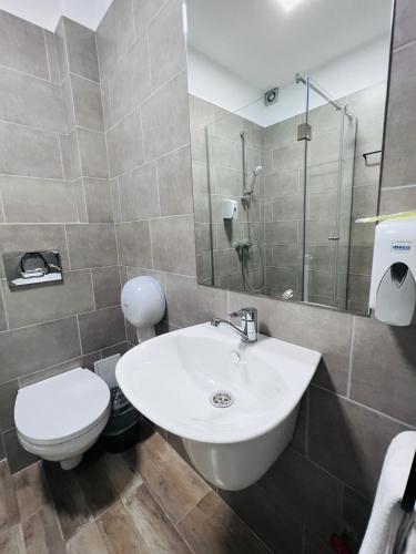 Koupelna v ubytování Stef Rooms
