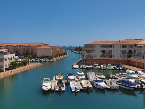 Appartement 2 pièces avec parking privé à Sète - FR-1-472-188