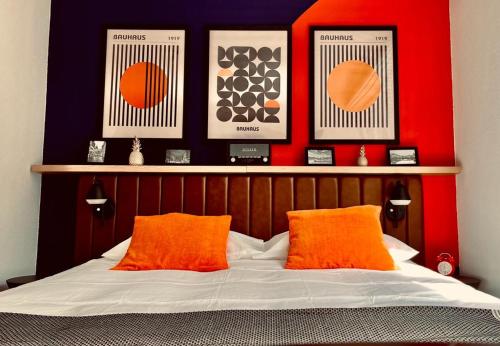 a bed with two orange pillows in a room at Cozy Studio Apartment Unit 11 in Center of Zurich in Zurich