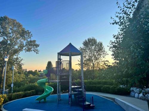 Lush Green Paradise, Fire-pit_3