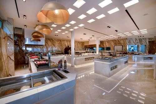 a large restaurant with aasteryasteryasteryasteryasteryasteryasteryasteryasteryasteryastery at Vantaris Luxury Beach Resort in Georgioupolis