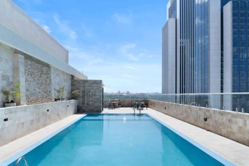 Elite Residence 1 bedroom Westlands with views, gym &pool 내부 또는 인근 수영장