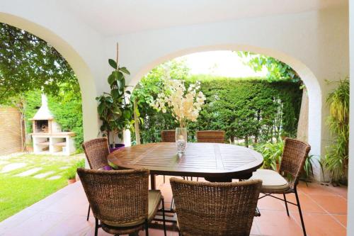 LITORAL COSTA DORADA - VILLA FALGUERA Only families