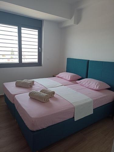 Ένα ή περισσότερα κρεβάτια σε δωμάτιο στο Alchania komi luxury apartment