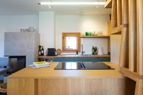 Una cocina o zona de cocina en dieKELLERSTÖCKL - Das Weinstöckl S24 mit Pool
