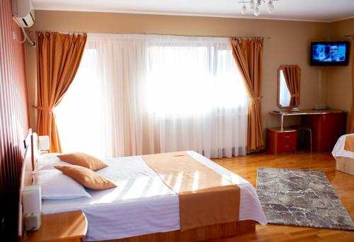 Łóżko lub łóżka w pokoju w obiekcie Pensiunea Viitorul