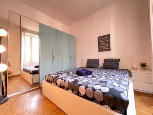 Nice Renting - GRIMALDI - Best Place Heart of Golden Square - AC - Fully Equipped