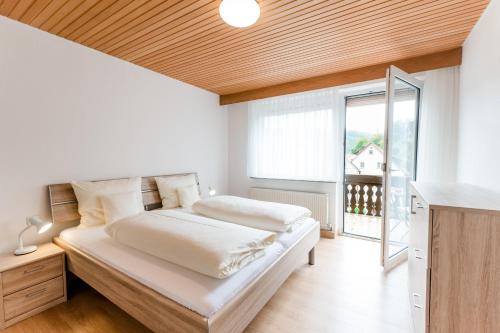 Postel nebo postele na pokoji v ubytování Hotel zur Post e.K.