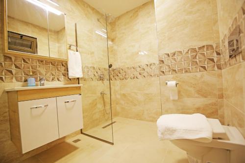 Un baño de Villa With a Private Heated Pool, Jacuzzi, Overlooking Spectacular Views Of The Sea
