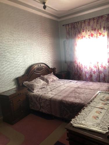 a bedroom with a bed with a dresser and a window at Casa Del Flor in Larache