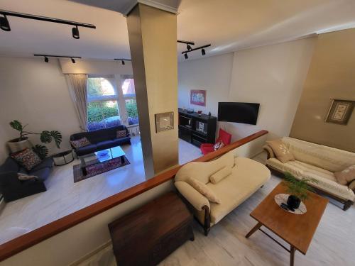 Μια τηλεόραση ή/και κέντρο ψυχαγωγίας στο Periklis House
