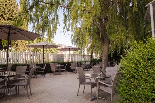 Κήπος έξω από το Villa Aurora
