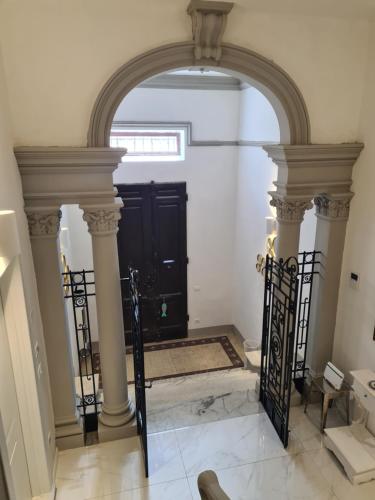 an archway leading to a black door with columns at Allegra Viareggio Appartamento & Affittacamere Guest house in Viareggio
