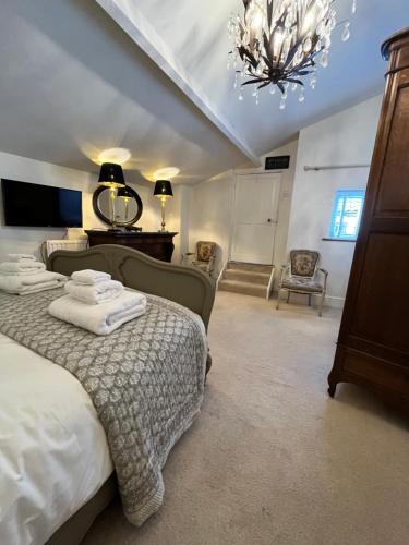 a bedroom with a bed and a chandelier at Château 9 Neuf in Newark upon Trent