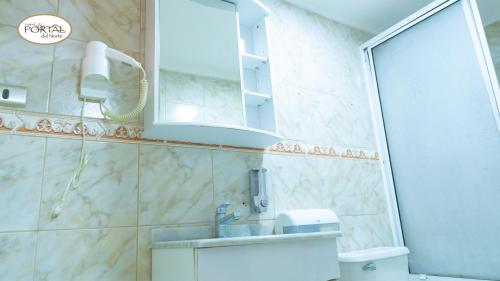 a bathroom with a sink and a mirror at Hotel Portal del Norte in Copiapó