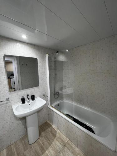 Ванная комната в Central Apartment