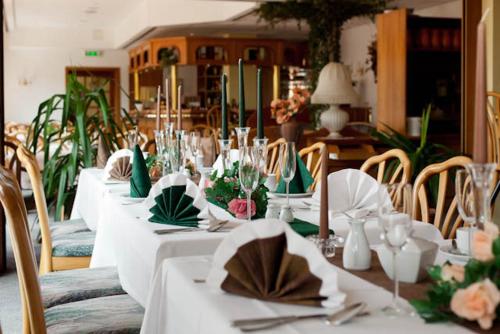 Restoranas ar kita vieta pavalgyti apgyvendinimo įstaigoje Sporthotel Malchow Hotel Garni HP ist möglich