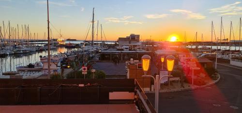 Résidence de standing la Pêcherie Spacieux T3 comme un cocon familial vue mer et sur l'avant port Sur le bout du bout de Cap d'Agde seule cap en Occitanie photo 15