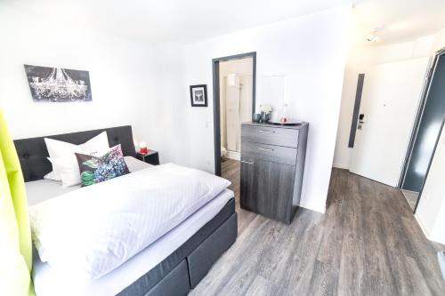 Ένα ή περισσότερα κρεβάτια σε δωμάτιο στο Luxstay Friedberg - Self-Check-In