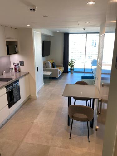 Köök või kööginurk majutusasutuses Ardwyn Studio Eurocity Apartments Gibraltar