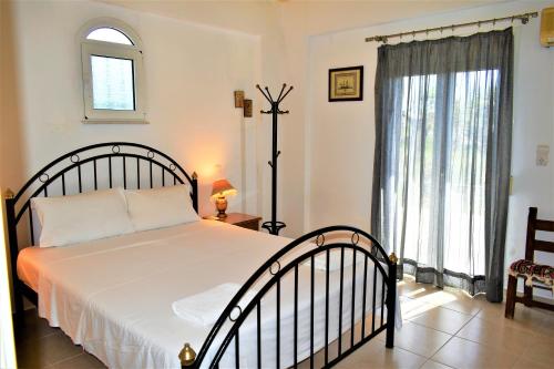 Ένα ή περισσότερα κρεβάτια σε δωμάτιο στο Ioanna's Villa 10 minutes walking from sea